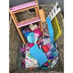 Barbie Mattel Mixed Lot Clothing And Accessories And Other Doll Accessories